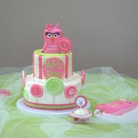 Owl Cake Made this for a friend for her niece's 1st birthday. She had a pictute of a cake done by Social Bites. It was fun to do...I made tons...