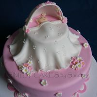 Baby Bassinet Idea taken from pattycaker's cake. It was lots of fun. I love her design nad have to make it :).Thanks so much pattycaker for...