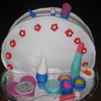 Make Up Bag all fondant, my second fondant cake.