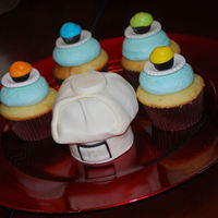 Cupcake Chef For my own birthday this year, I tried to make Cupcake Evny's Chefs hat and matching cupcakes.