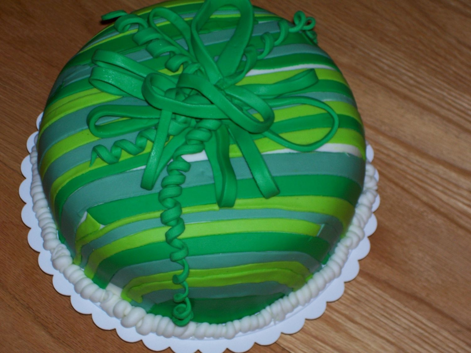 Striped Package tried a random width striping effect for my brother's b-day cake. Should measure more carefully next time, not bad colors though.