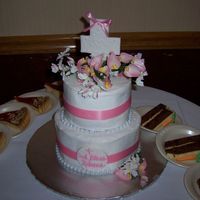 Rebecca'c Communion Strawberry and vanilla cake with buttercream. Fake flowers, pearls and ribbon, fondant cross
