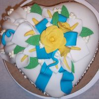 200.jpg 1st cake i ever did using fondant, all self taught