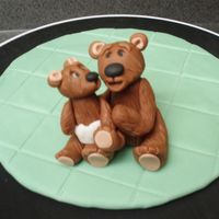 Teddy Bears Take 2 My second attempt at aine2's Bear Hugs tutorial. Thanks so much to her for her encouragement. :-) These are going on a cake for a baby...