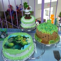 Shrek I had a request for a Shrek themed cake, the picture was used for the invitation and I was asked to use it on the cake. This middle tier is...