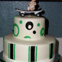 Skater Baby Baby shower for a mom to be whose hubby is really into skateboarding. MMF covered, MMF stripes and dots, gumpaste baby and skateboard