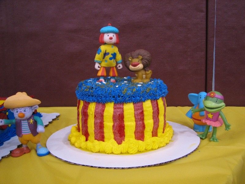 Jojo's Circus Smash Cake I made this with a small Corningware dish, 2 layers all buttercream icing. It is the first cake i've made w/out a wilton's pan...