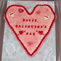 Valentine's Day Cupcake Cake This is a 25 cupcake cake for my daughter's kindergarten class. When I asked her what she wanted, she said it had to look like a heart...
