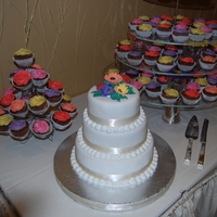 Gerber Daisy Wedding Cake With Matching Cupcakes 
