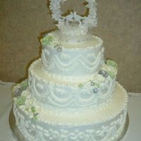 Doves & Garlands This is a cake made with buttercream, it has garlands on the side and roses. I only used two tips to make the decoration, the star tip and...