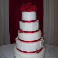 Keen Wedding Cake 5 tier round wedding cake trimmed in red and roses.
