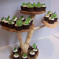 Leaf Cupcakes These are for a couple who are getting married in a tree house, they asked for leaves.