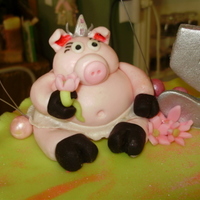 Pretty Piggy Cak The piggy on top is a copy of the my friends little girl's favorite stuffed animal!