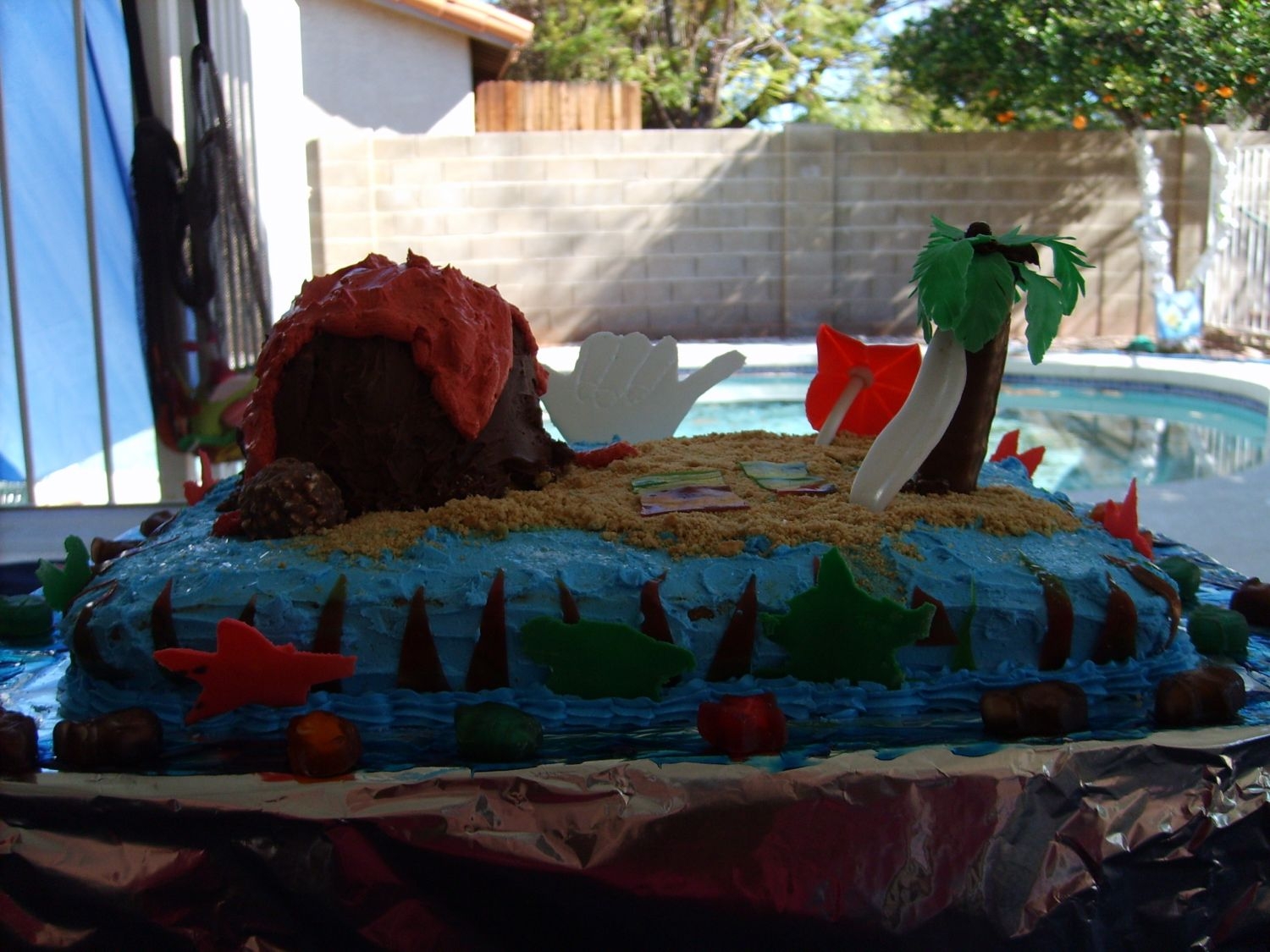 Hawaii Cake My 8 yr old great nephew had to make a Hawaiian themed cake for Boy Scouts to be bid on to raise money for the troop. We pulled a few ideas...
