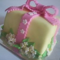 Present Birthday Cake 