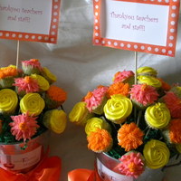 Cupcake Bouquets For Teacher Appreciation Luncheon Mini cupcakes decorated with buttercream flowers. Can anyone tell me a secret to stop the cupcake liners from peeling away from the...