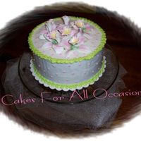8"round buttercream icing , pink catalaya