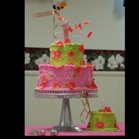 First Birthday Cake With Smash Cake This was my granddaughter's 1st birthday cake and smash cake. I copied it from another on CC but can't for the life of me find it...