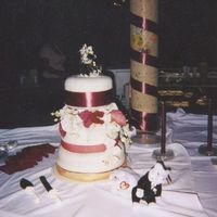Cake2.jpg Outside wedding and First fondant covered cake.