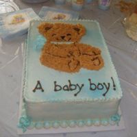 Fuzzy Bear 2L 1/4 sheet with buttercream. Freehand bear with grass tip fill-in. Sprayed blue from can to simulate sky background.