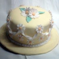 Daisy Bonnet Yellow cake covered in fondant with gum paste daisies