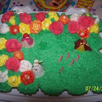Rose Garden cupcakes put togather to make cake with roses