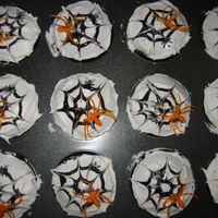 Spider Web Cupcakes spider webs with spider ring and fly