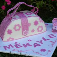 M&atilde;&copy;Kayle's Purse Daughter of a friend turned 13. Covered in MMF with gumpaste handle & shoe (used Jem Cutter). Pink gems are non edible (mom provided)