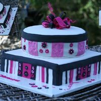 Vanessa Se Geskenke For a friend that turned 30. Cake served 50, but she wanted a double layer, cakes not very high/standard height. All fondant with gumpaste...