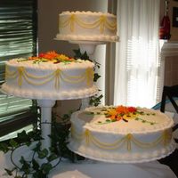 Fall Theme Wedding This was easy on a floating cake stand. All BC in Fall decor