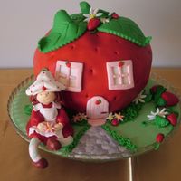 Strawberry Sweet Strawberry This cake was an oportunity to try something new. I took the risk to make something like this, but the little girl loved it and everybody...