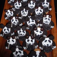 Panda Cupcakes I made these for my son's 7th Birthday since he was having a Kung Fu Panda party. I got the idea from a Ladies Home Journal article...