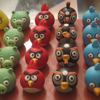 Angry Birds Cupcake Toppers I got addicted to this game after downloading it for "research" when my friend asked me to make some Angry birds-themed cupcakes...