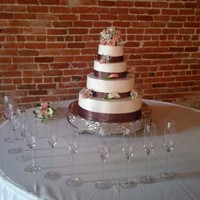 Courtney Round, buttercream with live flowers & ribbon