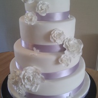 My 1St Wedding First wedding, first roses, first 4 tier........very scary!!! Learnt alot from this, preperation is key. Fairly happy although still room...