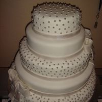 Dsc04286.jpg made this for a wedding just yesterday, ride was a bit bumpy but the cake made it in one piece lol hope you like