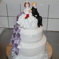 Wedding Cake Whit Purple Flower 