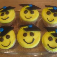 Graduation Cupcakes BC with chocolate cap