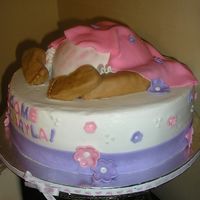 Baby Rump! Cake is in BC with Fondant accents. Got the idea from here on CC. TFL!!