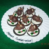 Christmas Mice Based on photo by "Dale" my first try at these mice. Hershey kiss head, chocolate covered cherry tail, almond ears. Very fun!
