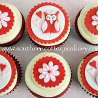 Valentine Cupcakes I made these cupcakes for a cupcake class I am doing this weekend.