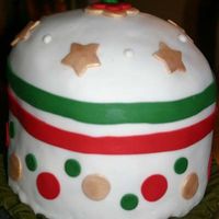 Pannettone My first pannettone ornament my mother told me to try to make, and it turned out....the chocolate pannettone is easier to stick the fondant...