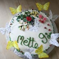 Cake With Flowers And Butterflies This is a mafioso chocolate cake that I found in here-fantastic!It's decorated with MMF and gumpaste flowers, and some icing is royal...