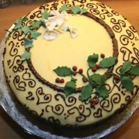 Min_Kage.jpg My birthday cake, yellow with chocolate scrolls and gumpaste calla-lillies, holly and ivy.it's filled with dark chocolate mousse, and...