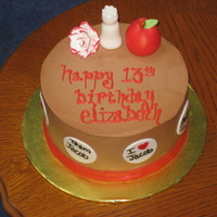 Twilight Themed Cake I know nothing about Twilight, so I needed the help of CC for some inspiration. Thanks! Chocolate cake, Chocolate BF and fondant...