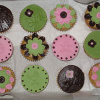 Baby Shower Cupcakes Vanilla cupcakes, dulce de leche filling, caramel buttercream frosting, fondant decorations imprinted with rubber stamps.