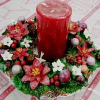 Christmas Wreath Cupcakes 2 This is a remake of the cupcakes I did previously. I felt I needed a liltte more on them and with a few of your suggestions I think I came...