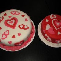 Preview_Cakes_038.jpg Mis segundo y tercero cakes en fondant...el del fondant rojo fue preparado con mashmallow...lo hice para el dia de san valentin para mis...