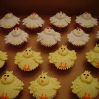 Farm Animals Cupcakes Farm Animals cupcakes. These are chicks and chickens.