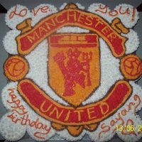 3D Cupcakes Manchester United Im using cupcakes and make it 3D (M.U Logo)